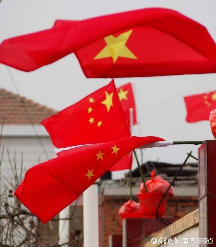 青瓦土墙 溪水潺潺(走进传统村落)